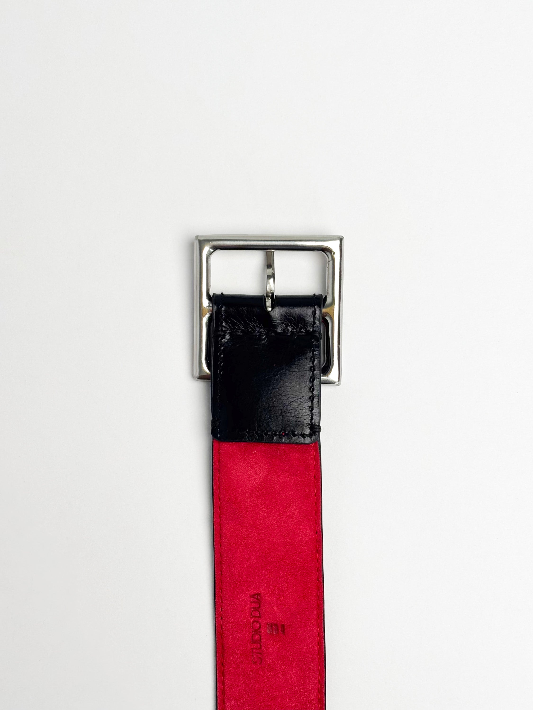 Belt in waxed finished leather