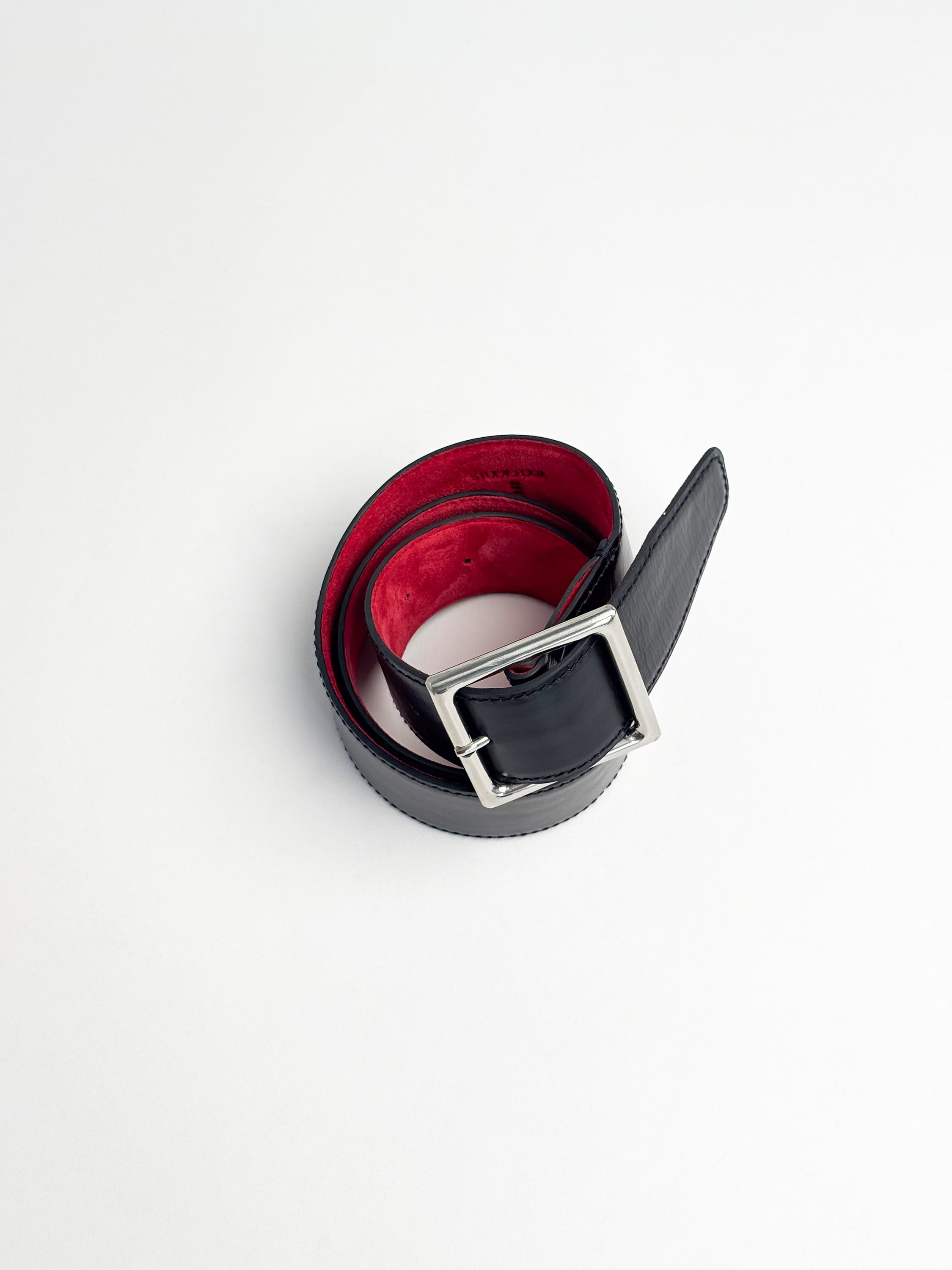 Belt in waxed finished leather