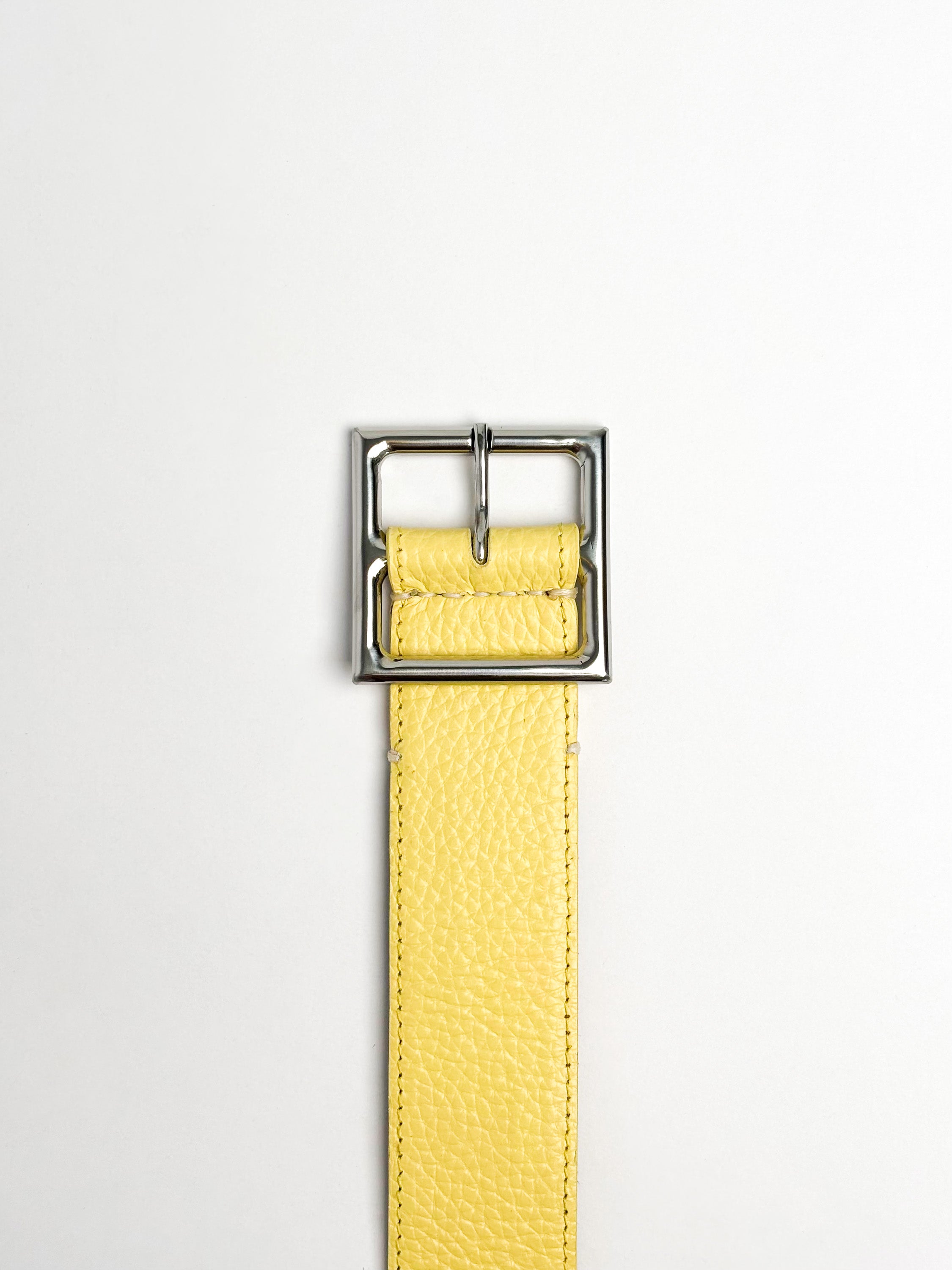 Belt in grained aniline leather
