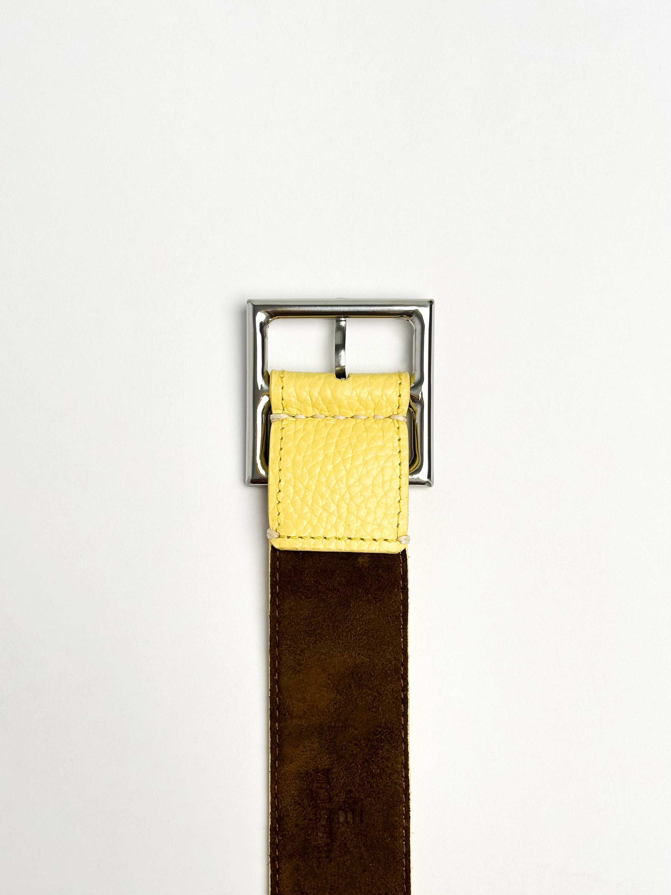 Belt in grained aniline leather