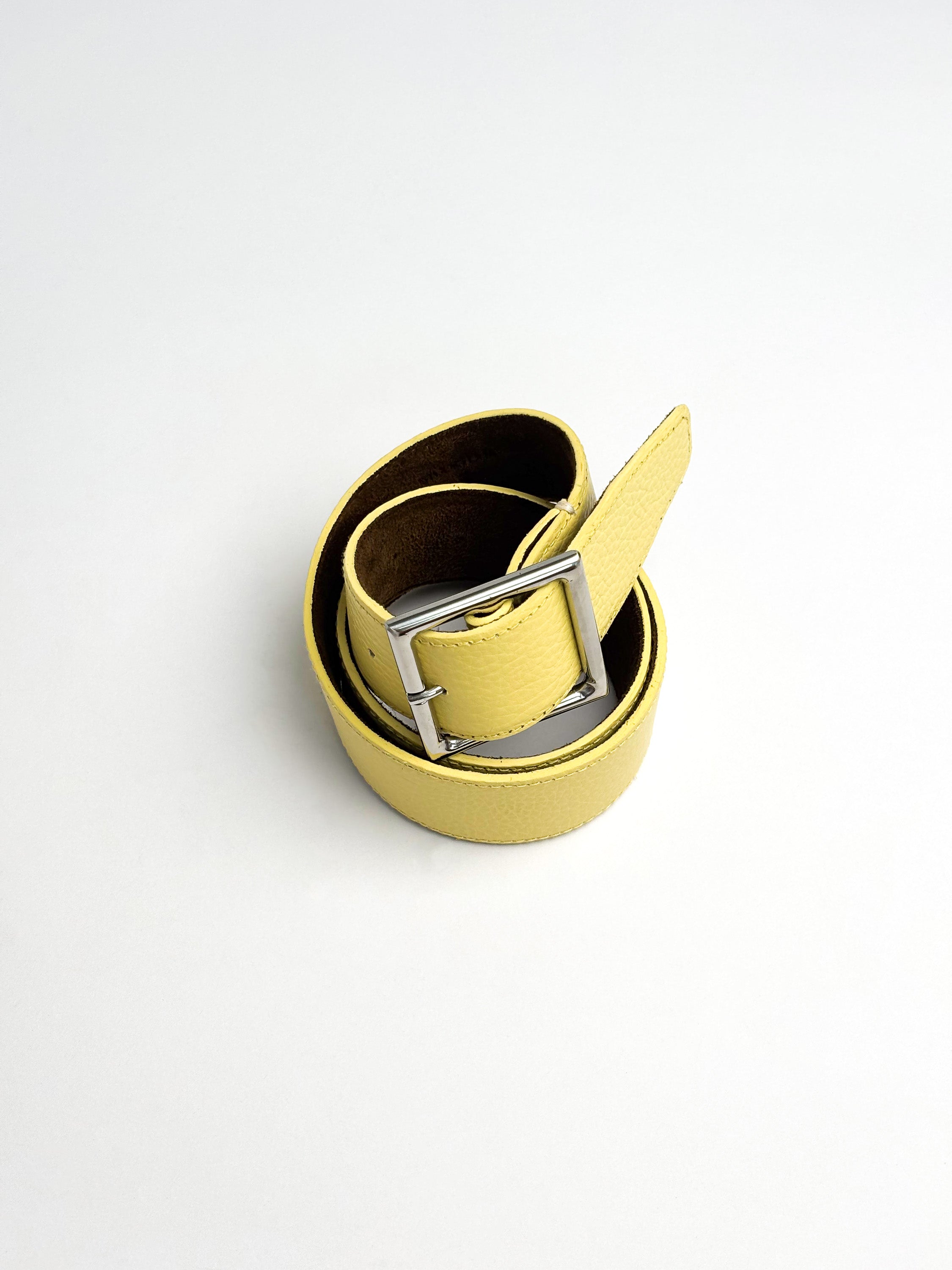 Belt in grained aniline leather
